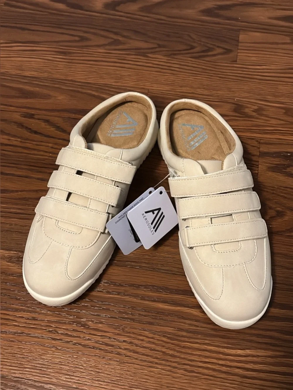 AEROSOLES Women’s Cream Pomy Comfort Sneaker Mules Size 9